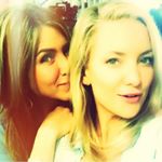 Jennifer Aniston et Kate Hudson en pleine séance photo entre copines, on like ! 
#FeteDesMeresLeFil...